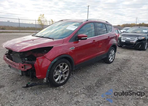 2015 Ford Escape Titanium z USA, uszkodzony, nr VIN 1FMCU9J90FUB74988